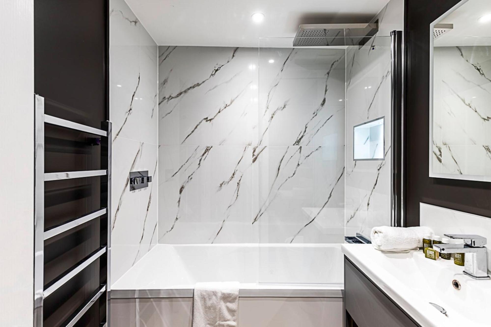 Luxurious 3 Bed Flat With Patio And Garden Appartamento *