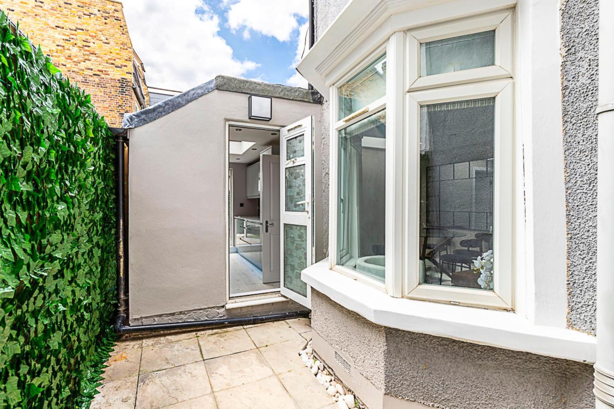 Luxurious 3 Bed Flat With Patio And Garden Londra
