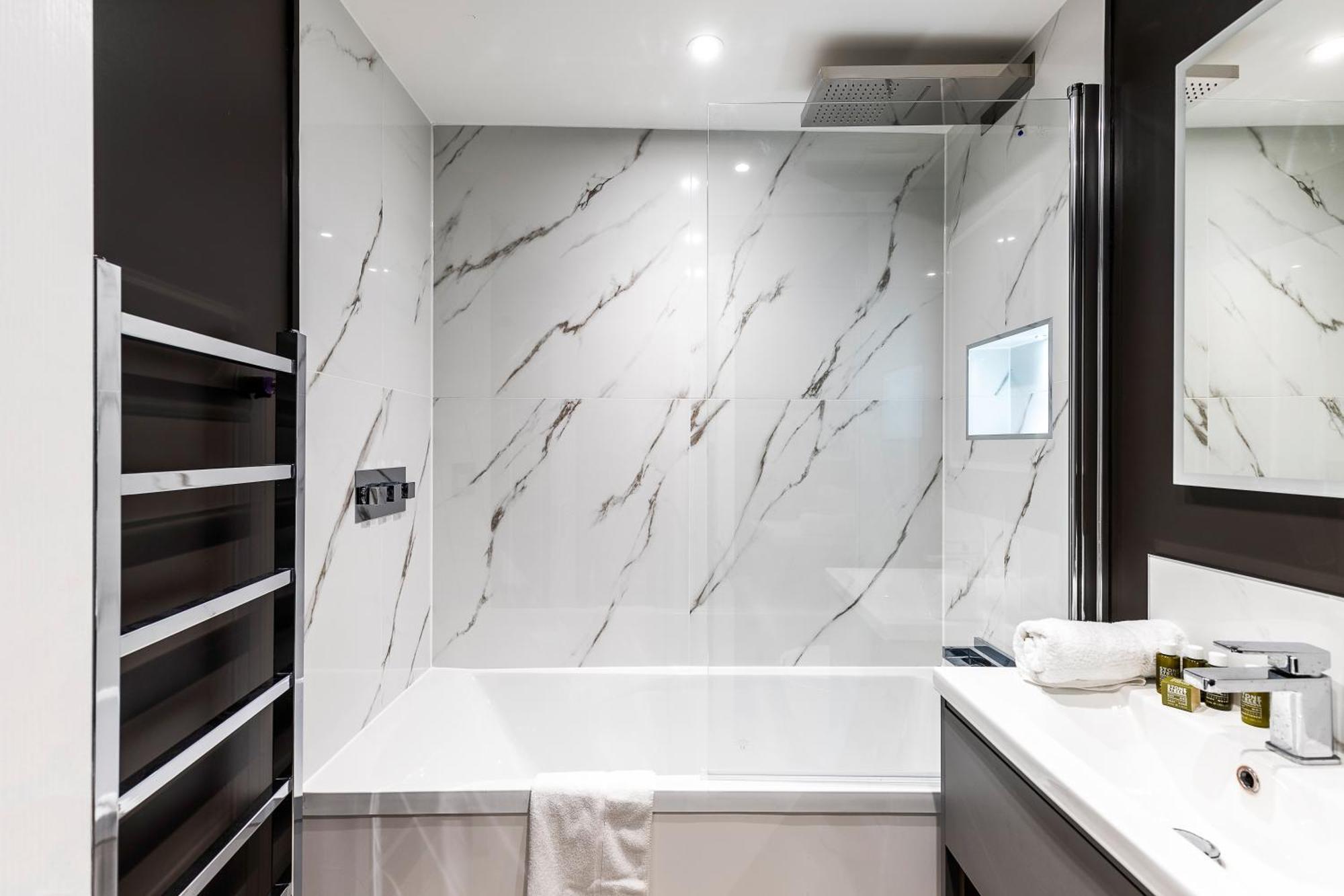 Luxurious 3 Bed Flat With Patio And Garden Appartamento *