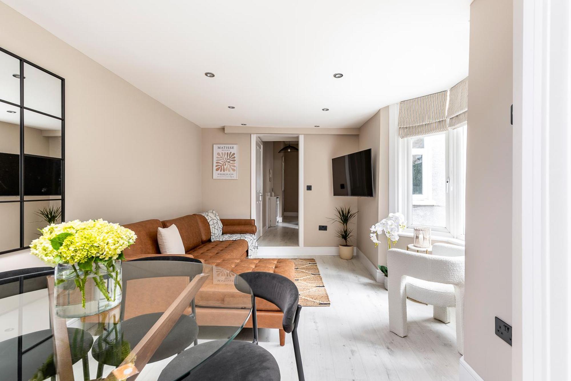 Luxurious 3 Bed Flat With Patio And Garden