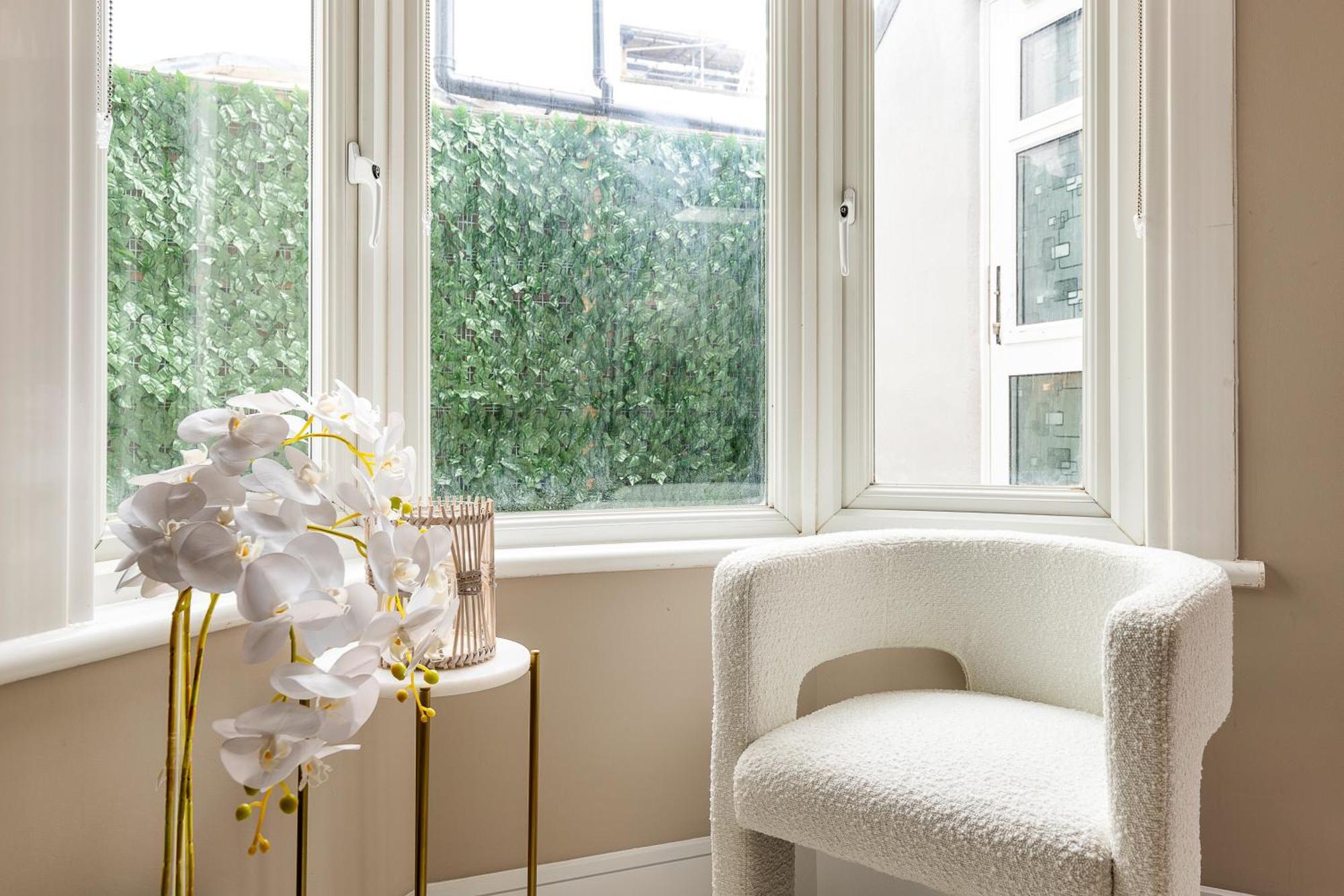 Luxurious 3 Bed Flat With Patio And Garden